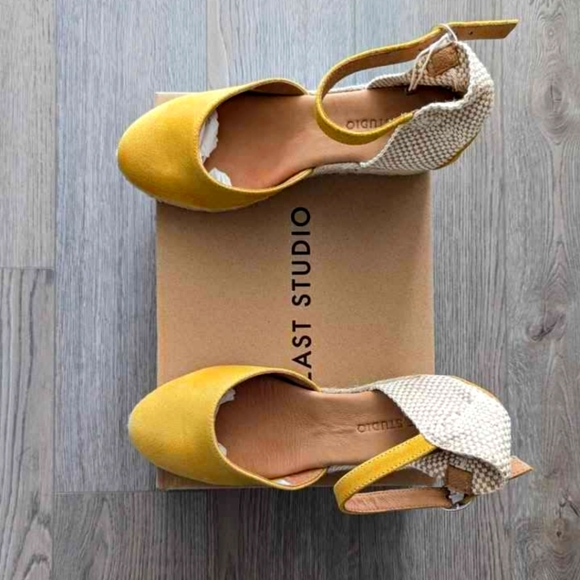 NWT Last Studio Wedge Espadrilles in Mustard - Picture 3 of 6